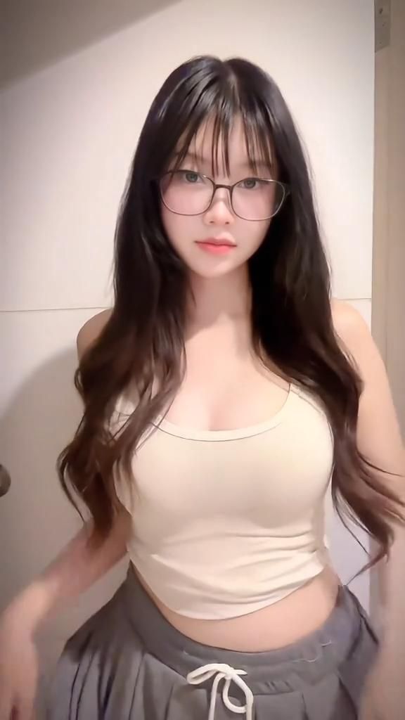 video bokep menantu seorang anak perempuan yang gembira melihat ibunya yang memainkan suaranya di bus malam